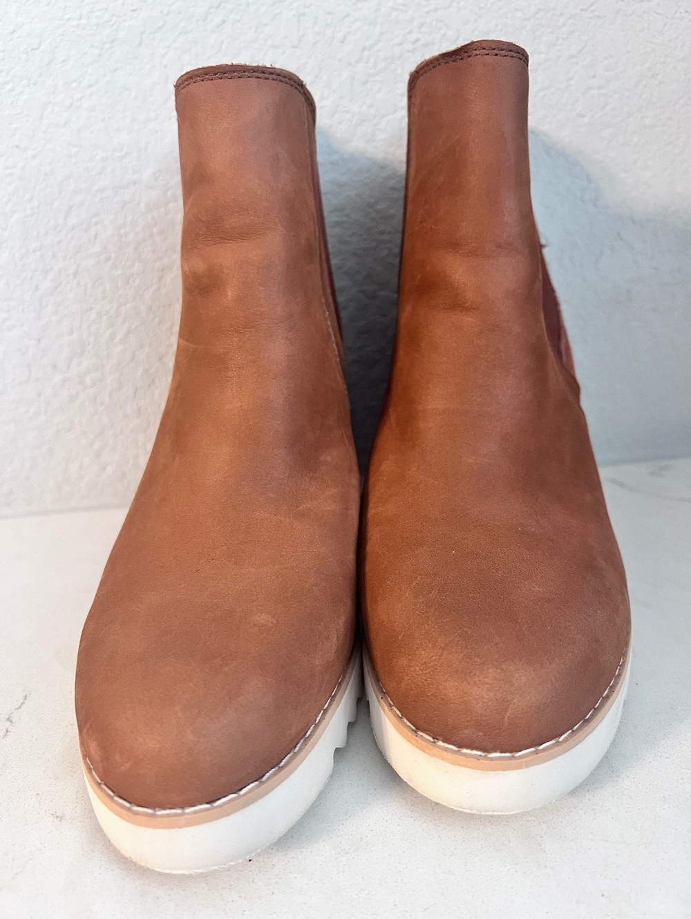 TOMS Maddie Tan Leather Wedge Chelsea Booties – Size 8.5